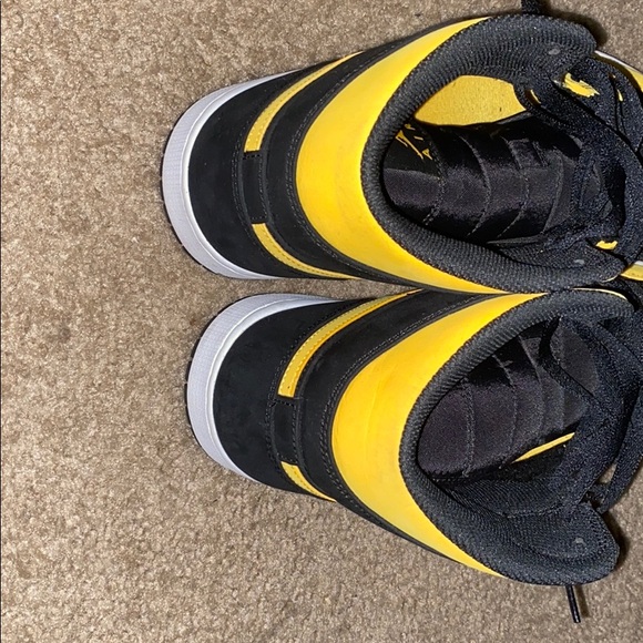 Shoes - Picture 4 of 4